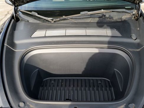 Used 2022 Tesla Model Y Long Range image 47