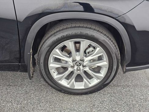 Used 2023 Toyota Highlander Limited FWD image 18