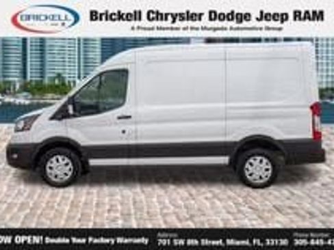 Used 2022 Ford E-Transit 148 High Roof Extended RWD image 3