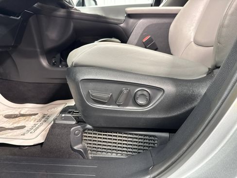 Used 2025 Toyota Sienna XLE FWD image 22