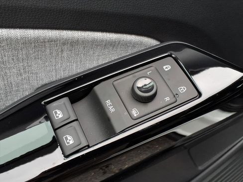 Used 2024 Volkswagen ID.4 2WD image 18