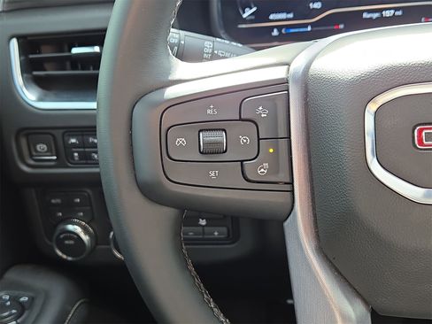 Used 2023 GMC Yukon SLT w/ SLT Premium Package image 21