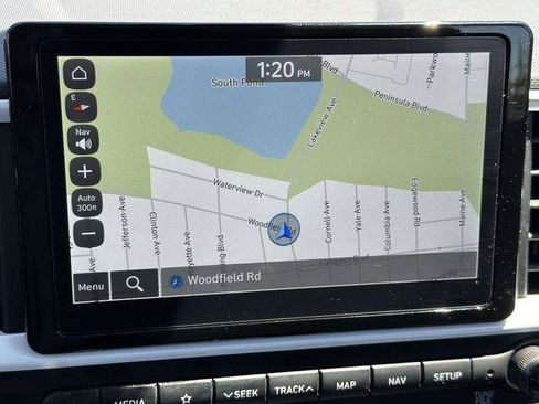 Used 2022 Hyundai Venue Limited FWD image 19