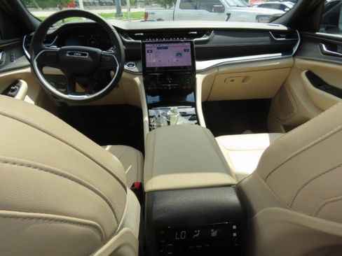 Used 2025 Jeep Grand Cherokee L Limited RWD image 22