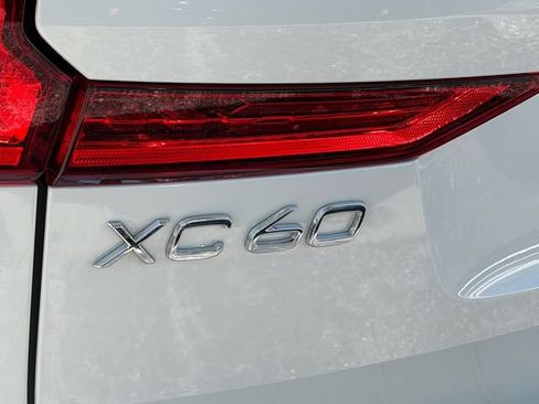 Used 2025 Volvo XC60 B5 Core w/ Protection Package Premier AWD/4WD image 10