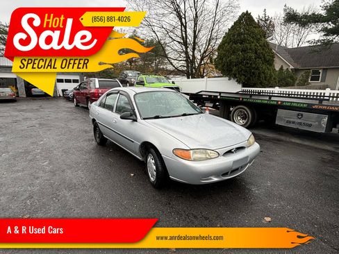 Used 1999 Ford Escort LX image 1