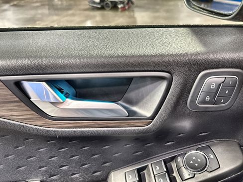 Used 2020 Ford Escape Titanium image 17