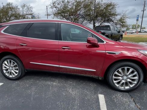 Used 2020 Buick Enclave Essence w/ Sound and Sites Package image 4