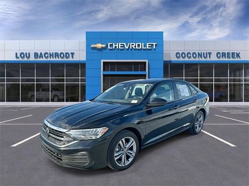 Used 2024 Volkswagen Jetta SE image 4