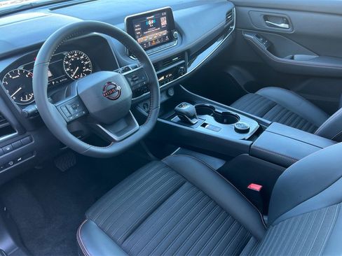 Used 2025 Nissan Rogue SV image 12