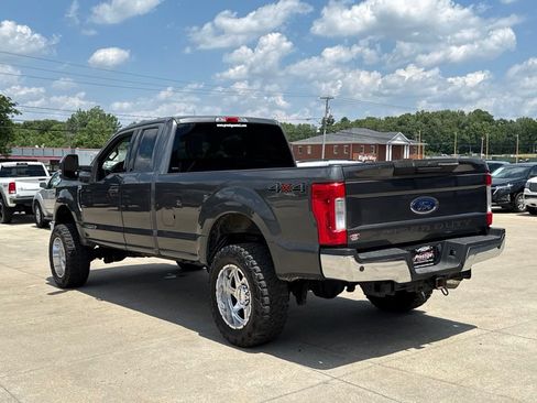 Used 2017 Ford F250 XLT w/ XLT Value Package AWD/4WD image 4