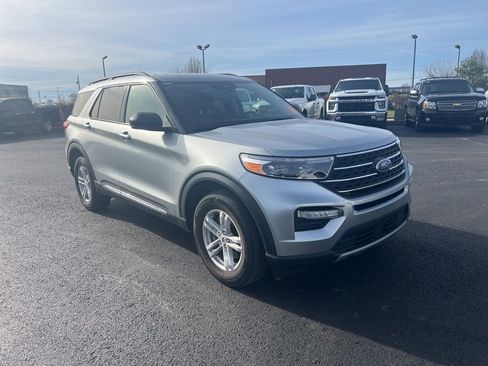 Used 2023 Ford Explorer XLT w/ Equipment Group 202A image 3
