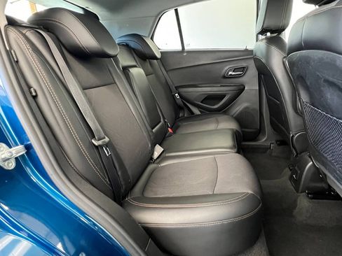 Used 2019 Chevrolet Trax LT w/ LT Convenience Package image 14