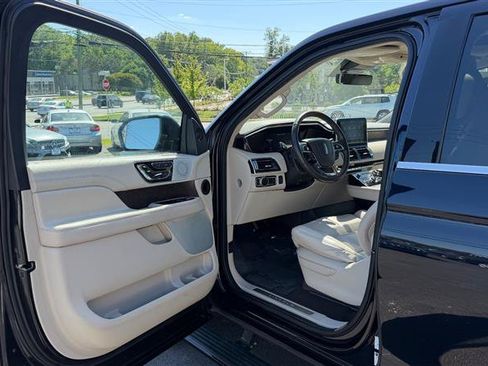 Used 2021 Lincoln Navigator Reserve w/ Luxury Package AWD/4WD image 20