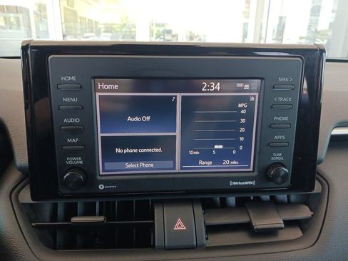 Used 2022 Toyota RAV4 LE FWD image 20