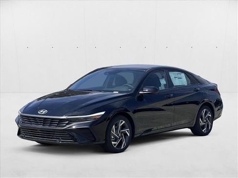 New 2025 Hyundai Elantra SEL image 1