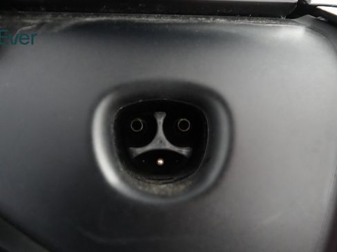 Used 2022 Tesla Model Y Long Range image 27