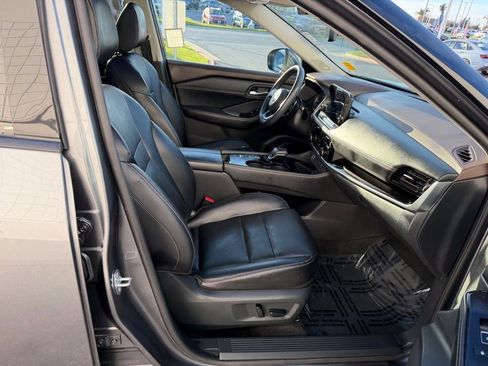 Used 2023 Nissan Rogue SL w/ SL Premium Package image 19