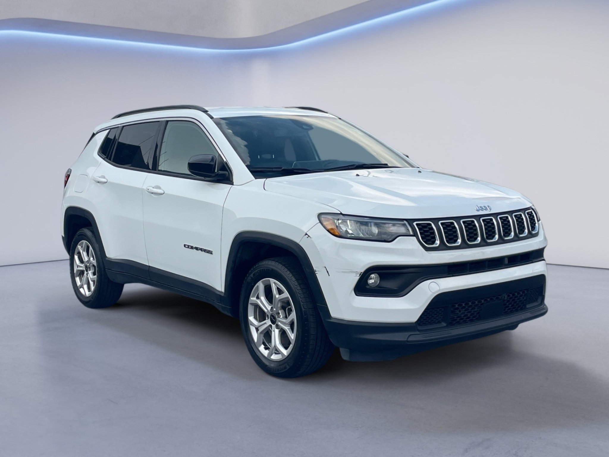 Used 2025 Jeep Compass Latitude AWD/4WD image 1
