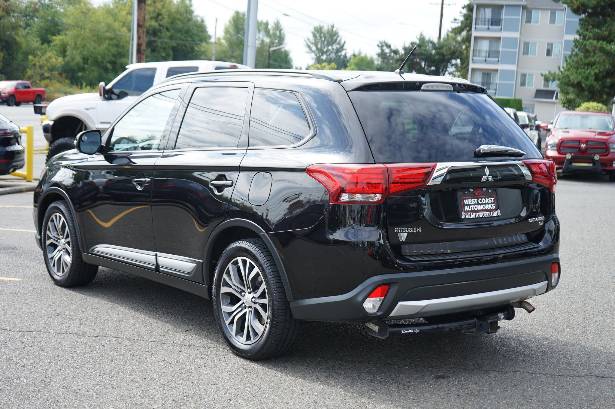 Used 2016 Mitsubishi Outlander SEL AWD/4WD image 3