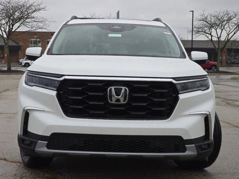 New 2025 Honda Pilot Touring image 15