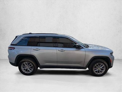 Used 2025 Jeep Grand Cherokee Laredo X w/ Luxury Tech Group I AWD/4WD image 4