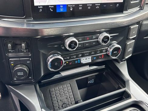 Used 2025 Ford F250 Lariat w/ Chrome Package image 24