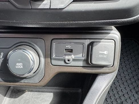 Used 2019 Jeep Renegade Latitude w/ Cold Weather Group AWD/4WD image 50