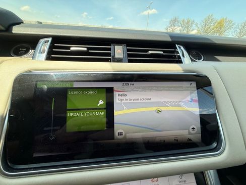 Used 2022 Land Rover Range Rover Sport HST image 30