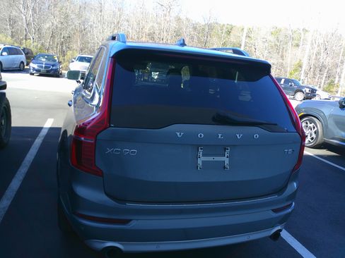 Used 2018 Volvo XC90 T5 Momentum w/ Convenience Package image 8