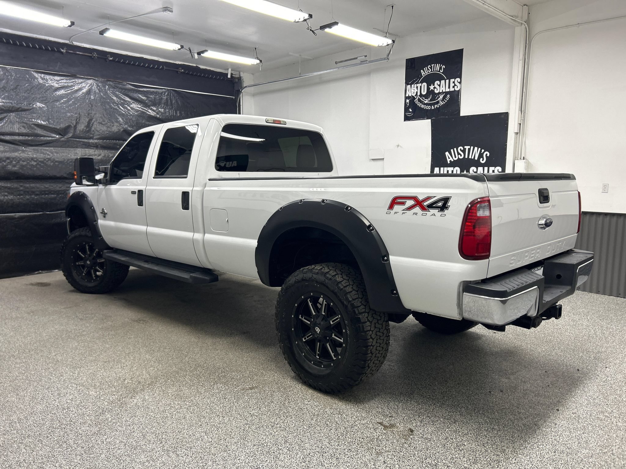 Used 2016 Ford F250 XLT w/ FX4 Off-Road Package AWD/4WD image 4
