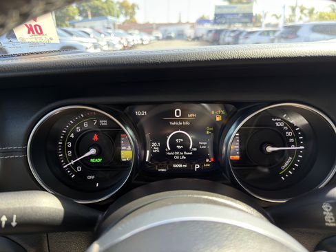 Used 2022 Jeep Wrangler Unlimited Sahara w/ Cold Weather Group AWD/4WD image 29