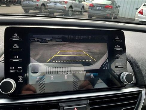 Used 2018 Honda Accord Touring image 23