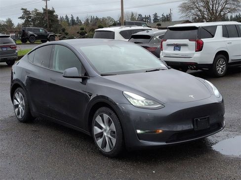 Used 2021 Tesla Model Y Long Range image 7
