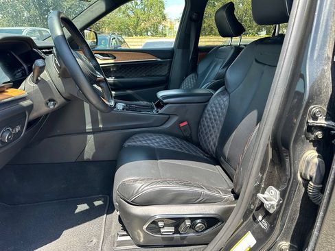 Used 2023 Jeep Grand Cherokee L Summit AWD/4WD image 11