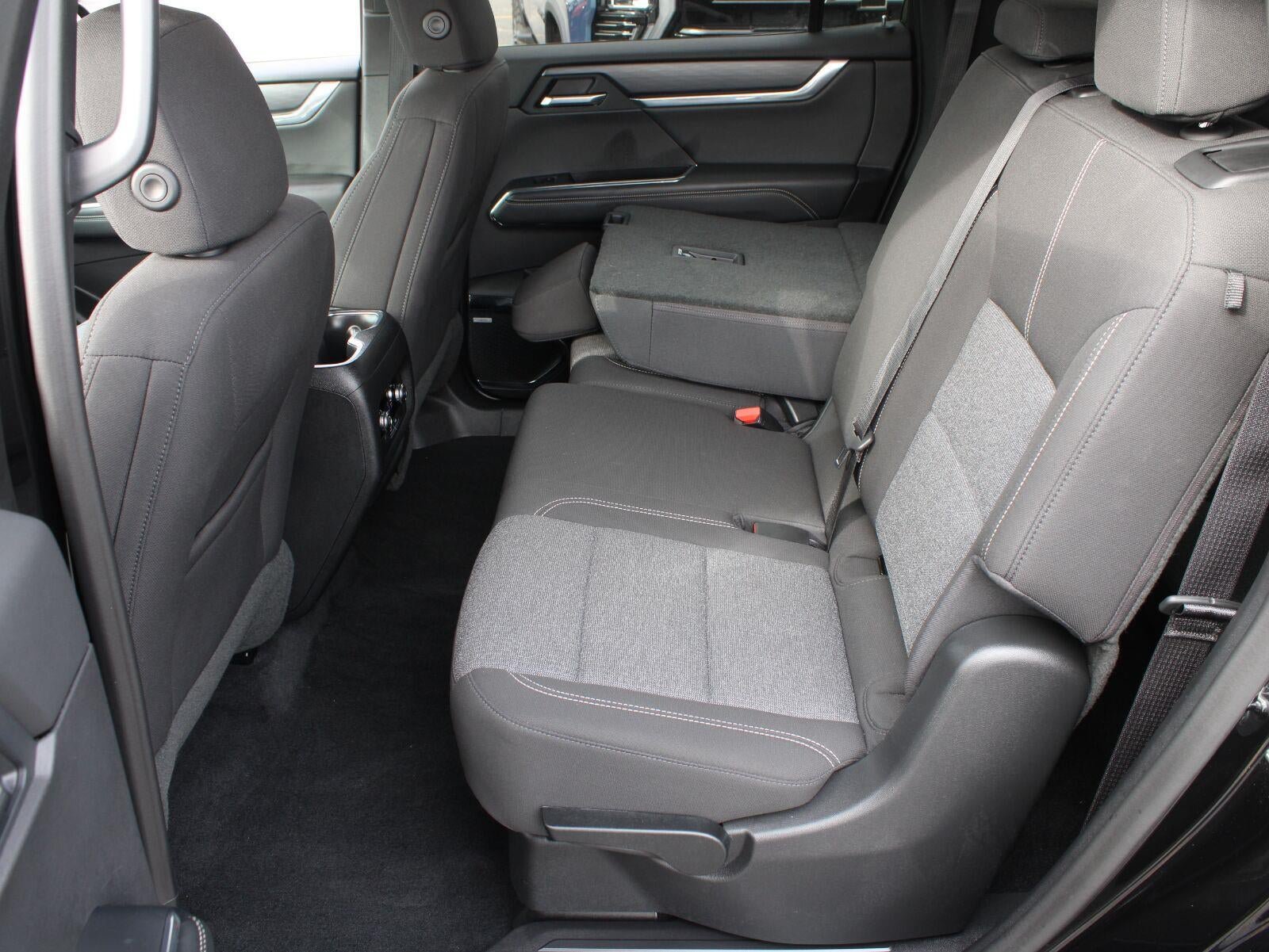 Certified 2026 GMC Acadia Elevation AWD/4WD image 19