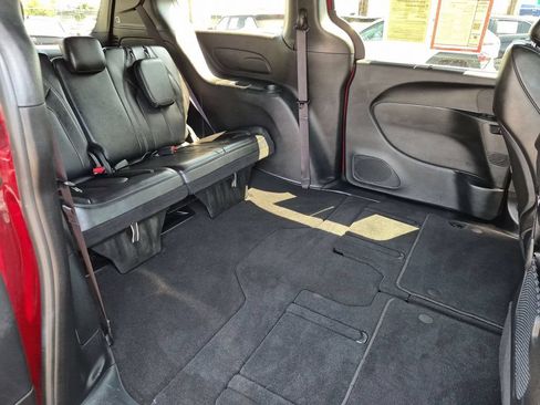Used 2025 Chrysler Pacifica Select FWD image 29