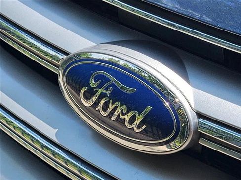 Used 2018 Ford Edge Titanium w/ Equipment Group 301A FWD image 17