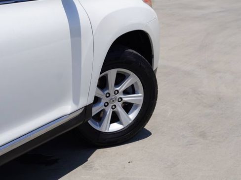 Used 2013 Toyota Highlander Plus FWD image 8