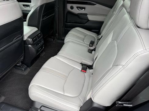 Certified 2025 Honda Pilot Touring image 28