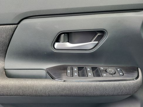 Certified 2025 Nissan Kicks SV w/ Charging Package image 17