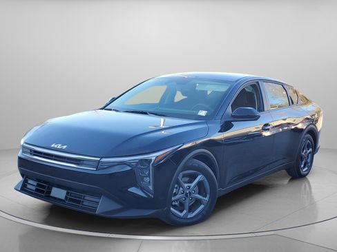 Certified 2025 Kia K4 LXS image 2
