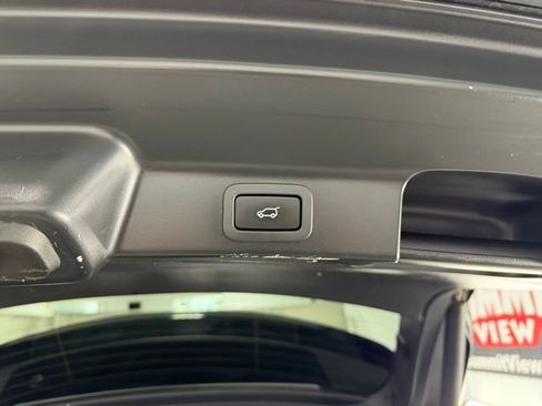 Used 2019 Jaguar F-PACE Premium image 10