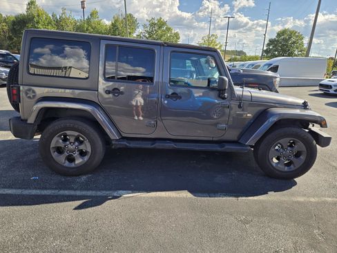 Used 2017 Jeep Wrangler Unlimited Sport AWD/4WD image 5