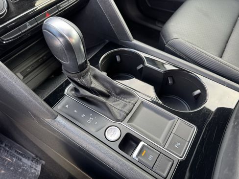 Used 2023 Volkswagen Atlas Cross Sport SE w/ Black Wheel Package image 29