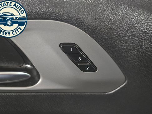 Used 2025 Chrysler Pacifica Select FWD image 23