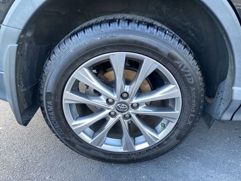 Used 2016 Toyota RAV4 Limited image 19