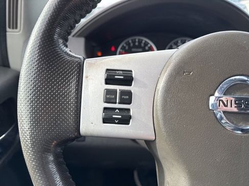 Used 2011 Nissan Pathfinder SV image 27