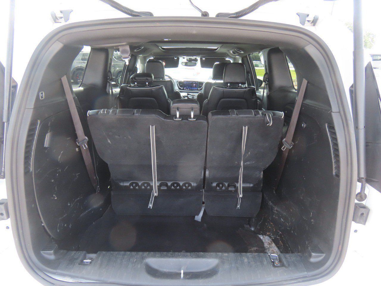 Used 2025 Chrysler Pacifica Limited FWD image 12