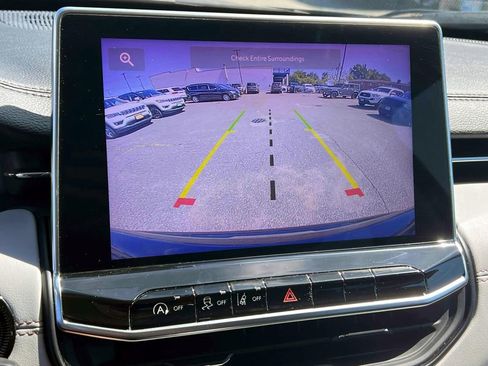 Certified 2022 Jeep Compass Limited image 31